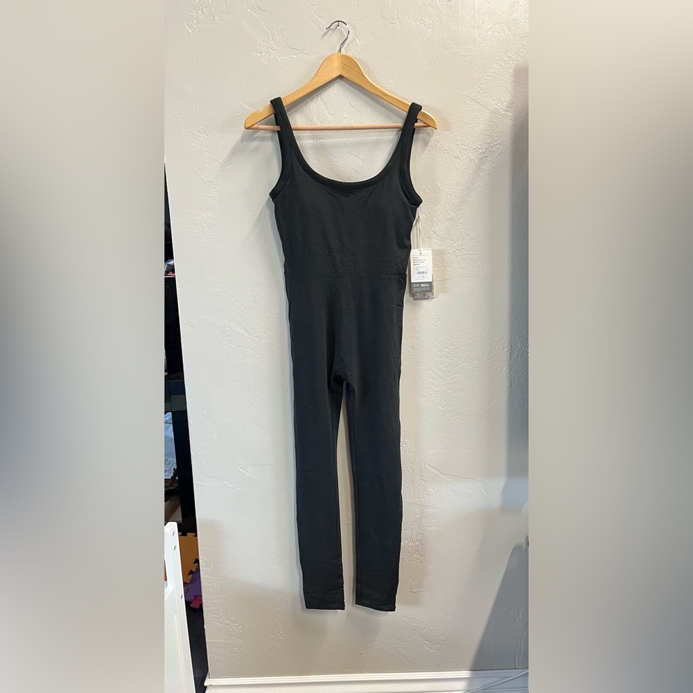 Vuori Women's Halo Essential Jumpsuit Medium NWT Black Heather
